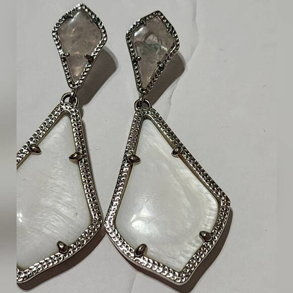 Kendra Scott Alexis mother of pearl clear with silver post dangle drop earrings - Picture 4 of 9